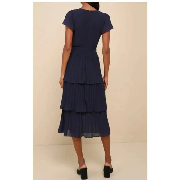 NWT Lulus Passionate Dedication Blue Pleated Tiered Midi Dress Size M - Picture 3 of 12
